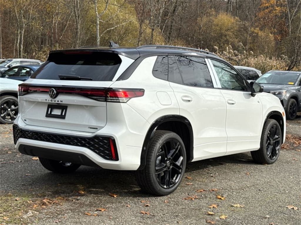 New 2026 Volkswagen Tiguan 2.0T SE R-Line Black SUV