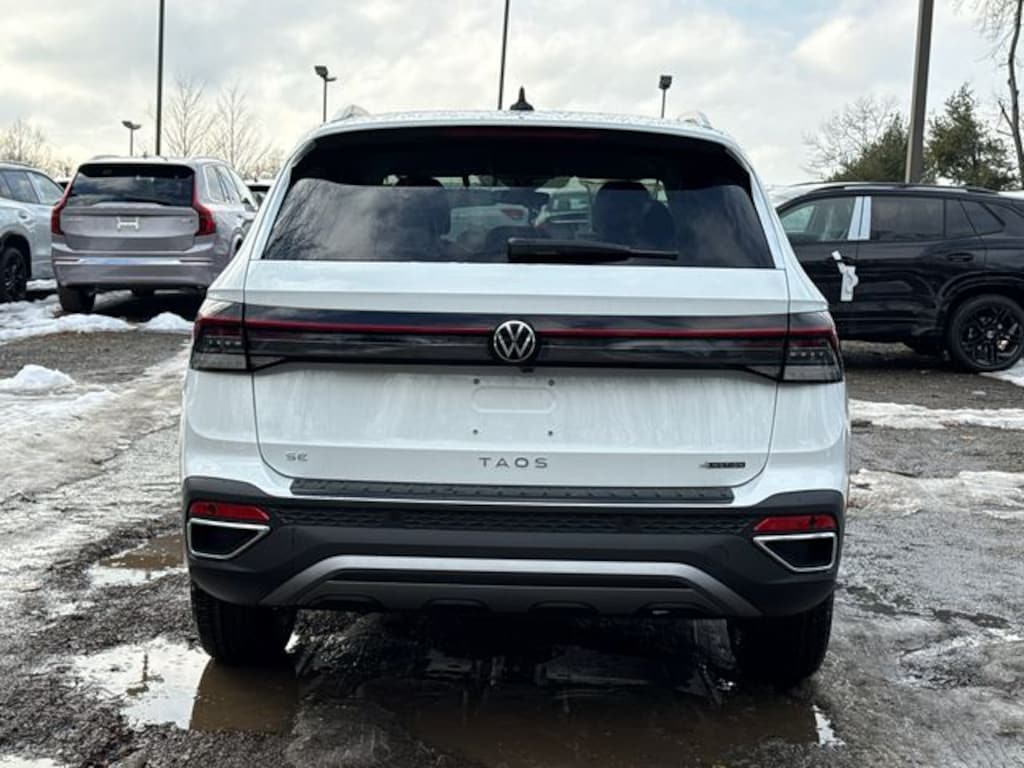 New 2026 Volkswagen Taos 1.5T SE SUV