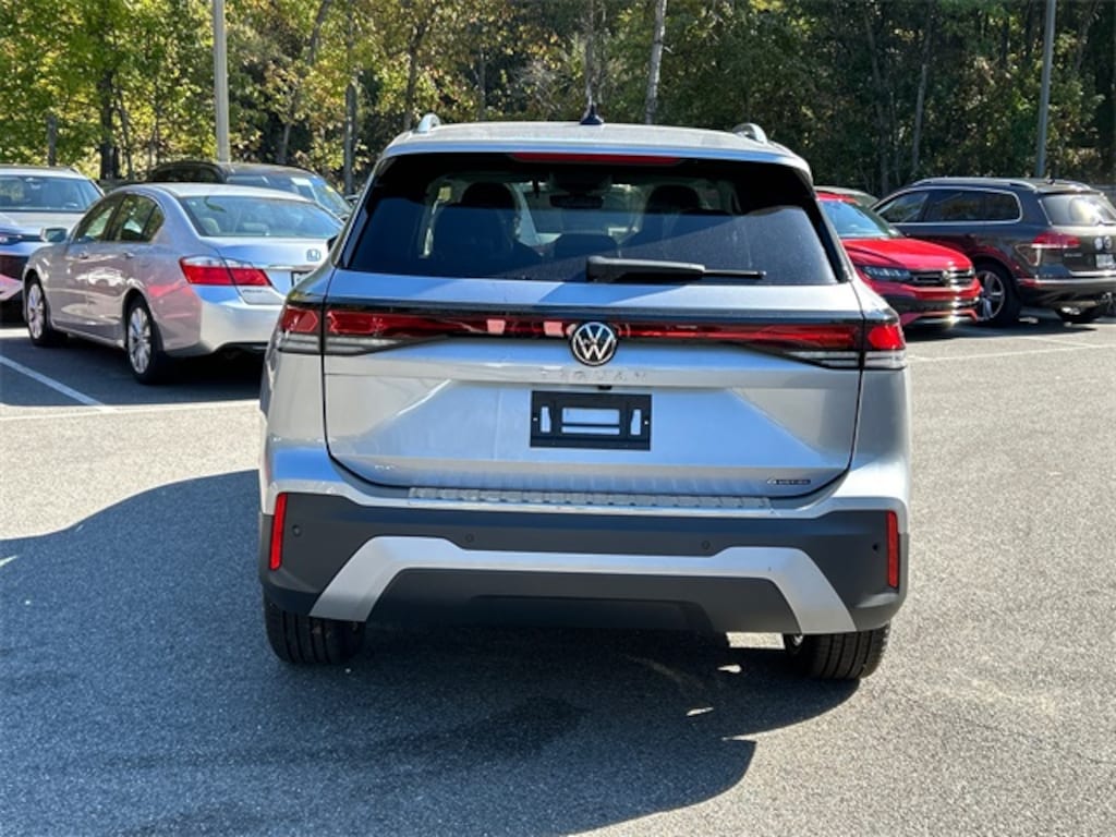 New 2025 Volkswagen Tiguan 2.0T SE SUV