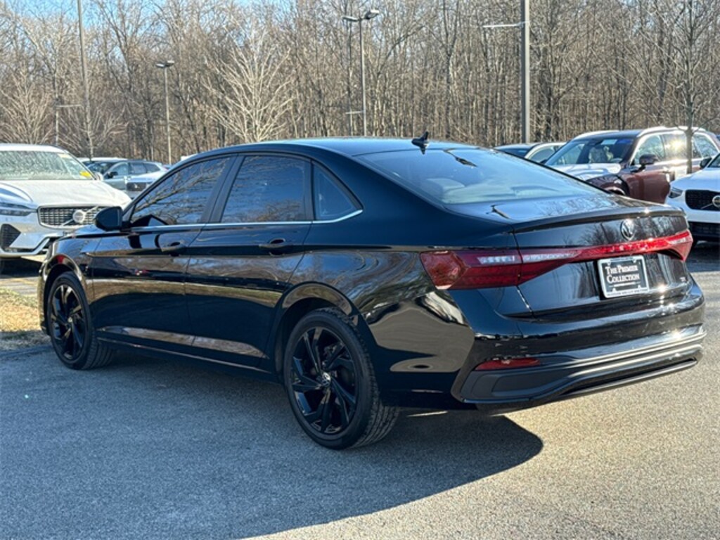 Certified 2025 Volkswagen Jetta 1.5T SE Sedan