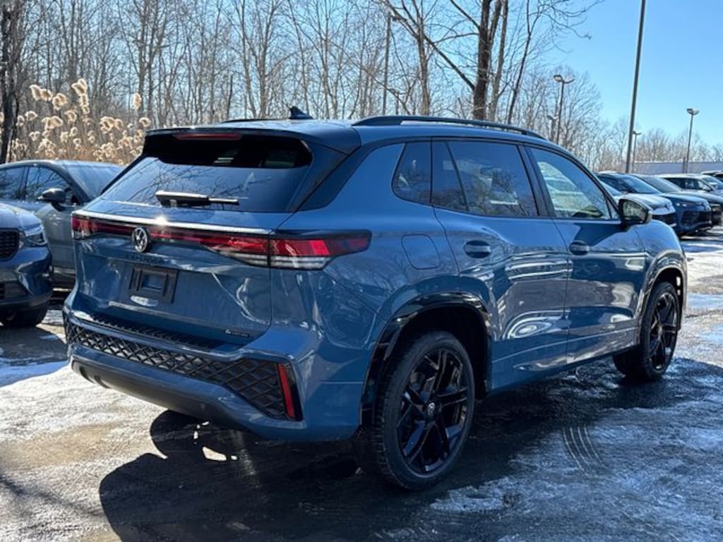 New 2026 Volkswagen Tiguan 2.0T SE R-Line Black SUV