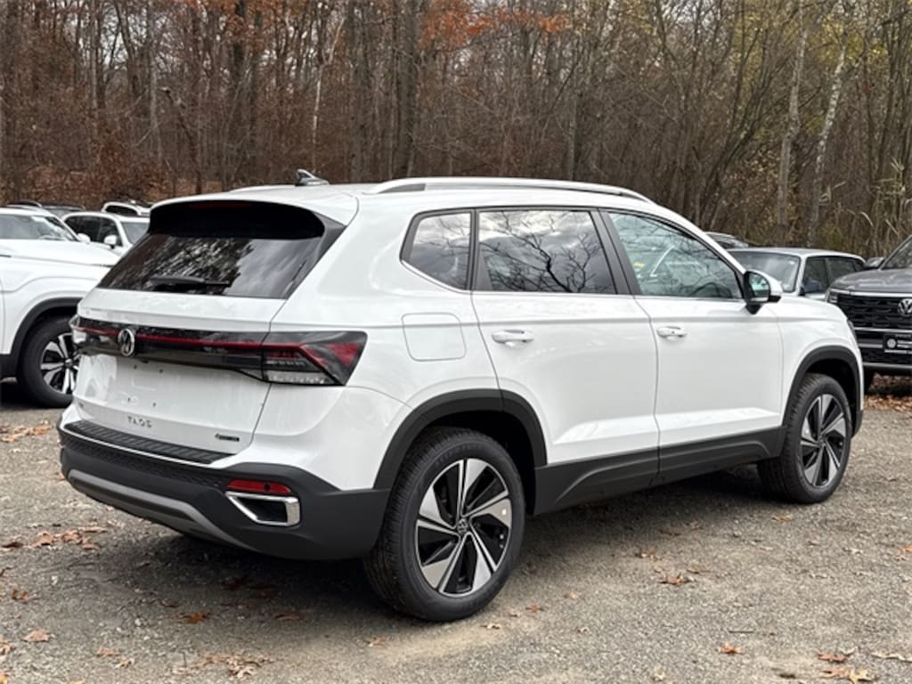New 2025 Volkswagen Taos 1.5T SE SUV