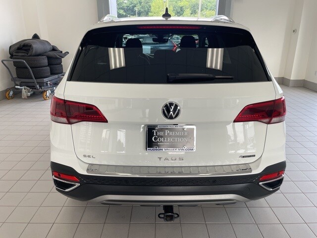 2022 Volkswagen Taos SEL photo 2