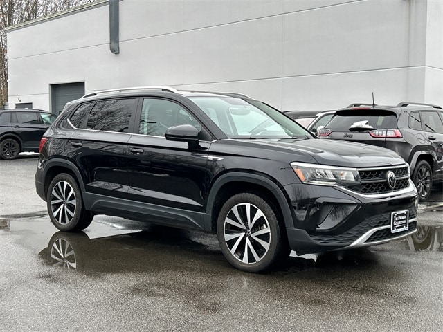 2022 Volkswagen Taos SE's photo