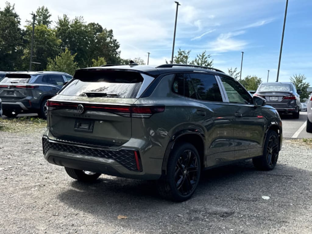 New 2026 Volkswagen Tiguan SE R-Line Black SUV