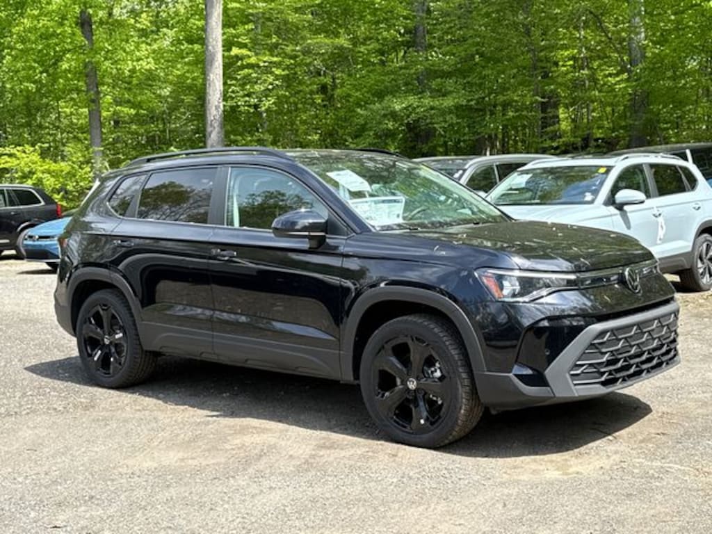 New 2026 Volkswagen Taos 1.5T SE Black SUV