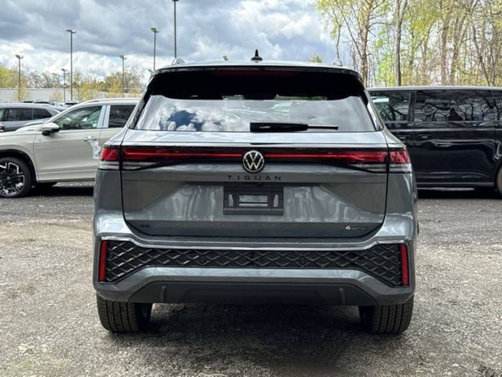 New 2026 Volkswagen Tiguan 2.0T SE R-Line Black SUV