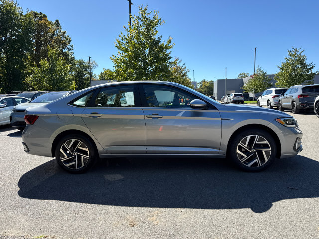 Used 2024 Volkswagen Jetta 1.5T SEL Sedan