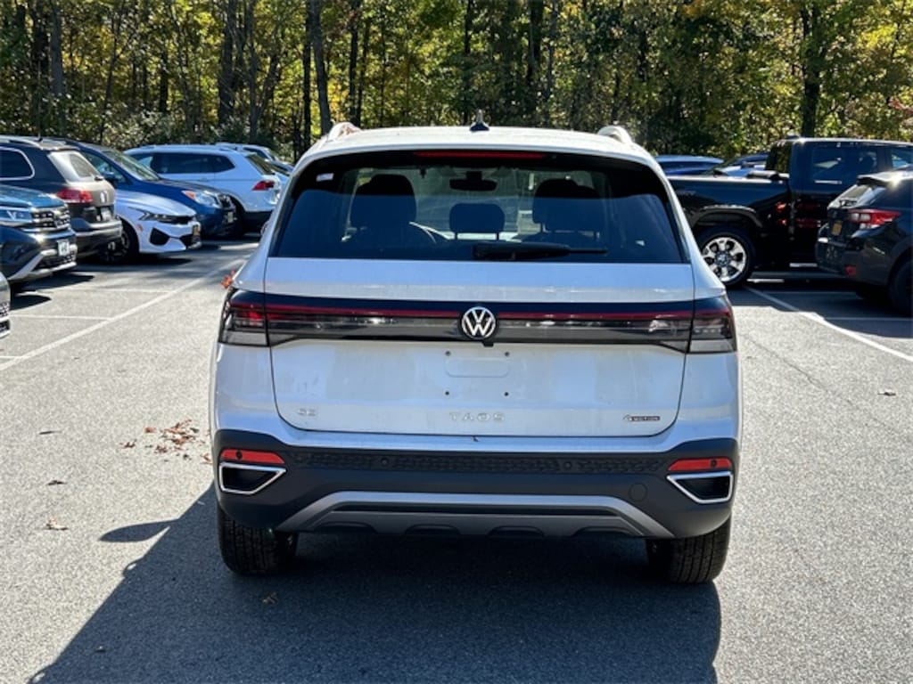 New 2025 Volkswagen Taos 1.5T SE SUV