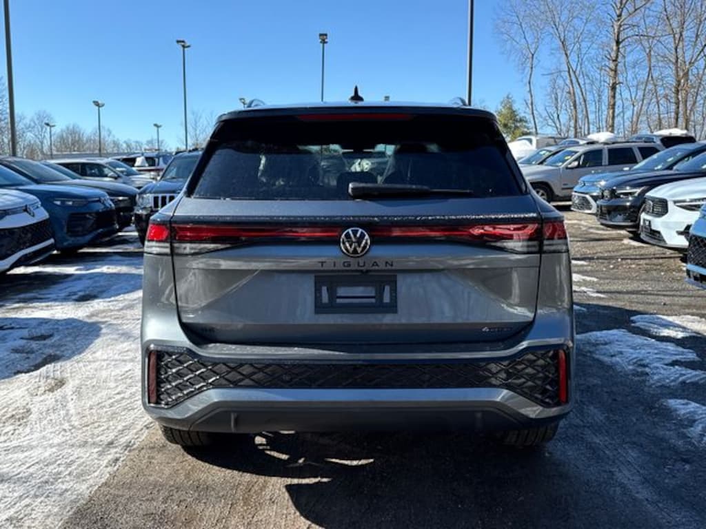 New 2026 Volkswagen Tiguan 2.0T SE R-Line Black SUV