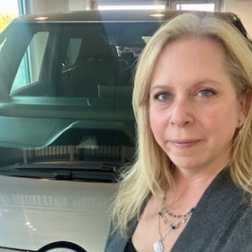 Staff member Shannon Walters from ID_c7d0a3