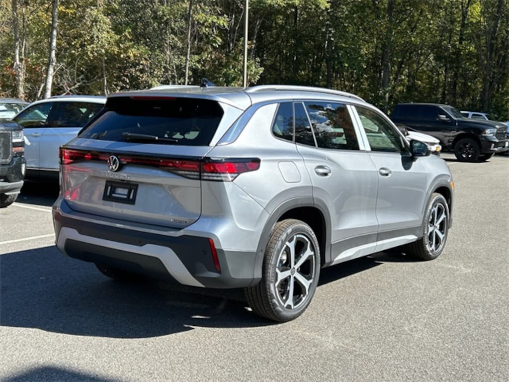 New 2025 Volkswagen Tiguan 2.0T SE SUV