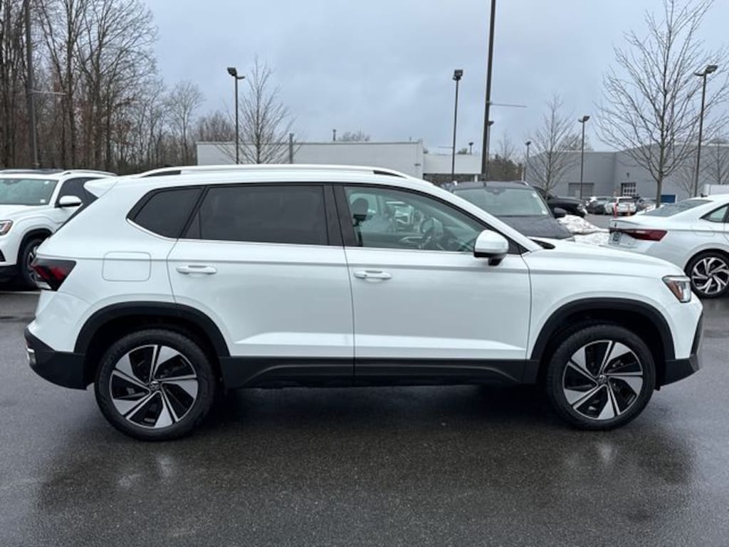 Certified 2025 Volkswagen Taos 1.5T SE SUV