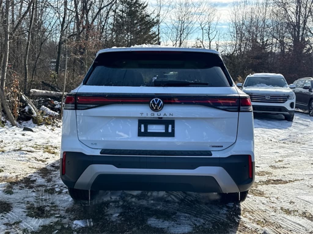 New 2025 Volkswagen Tiguan 2.0T SE SUV