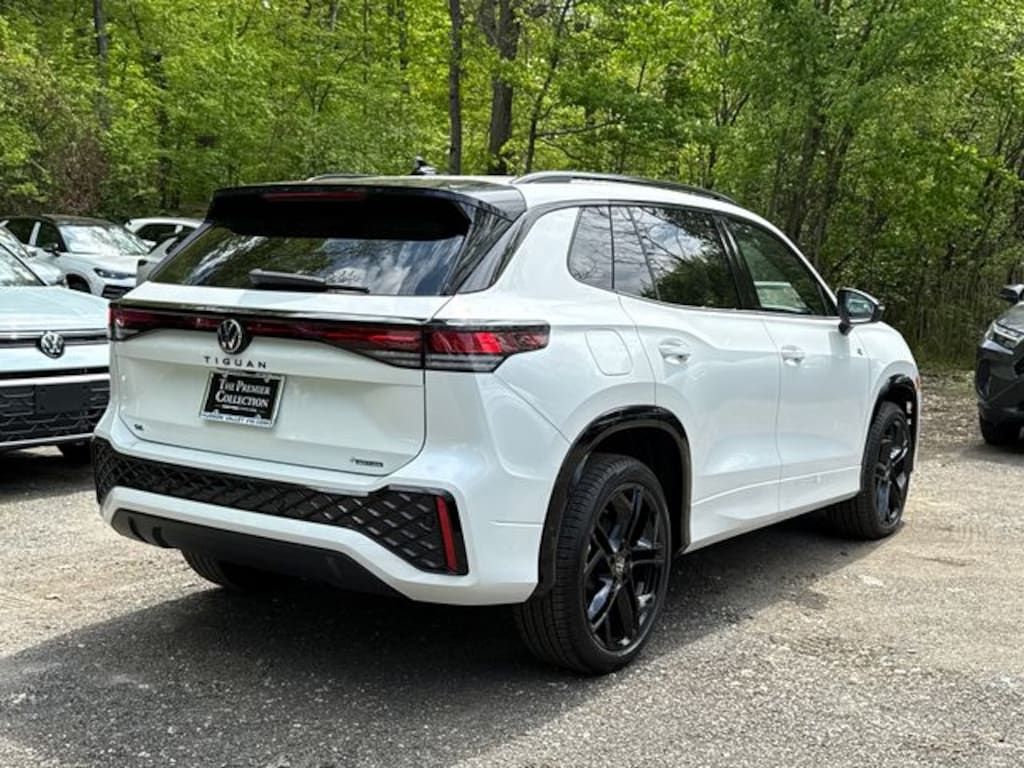 New 2026 Volkswagen Tiguan 2.0T SE R-Line Black SUV
