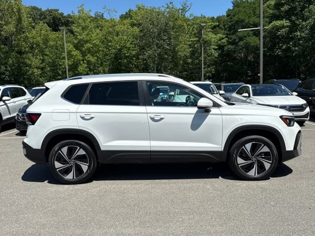 Certified 2025 Volkswagen Taos 1.5T SE SUV
