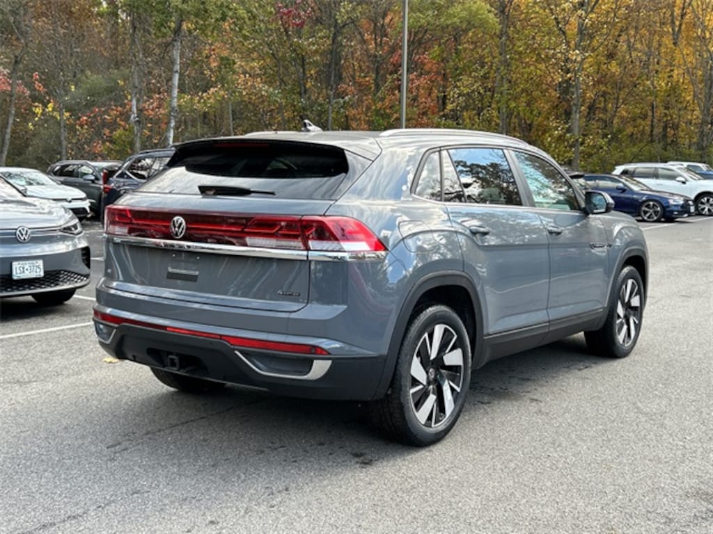 New 2025 Volkswagen Atlas Cross Sport 2.0T SE w/Technology SUV