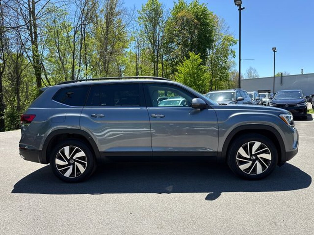 Certified 2025 Volkswagen Atlas 2.0T SE w/Technology SUV