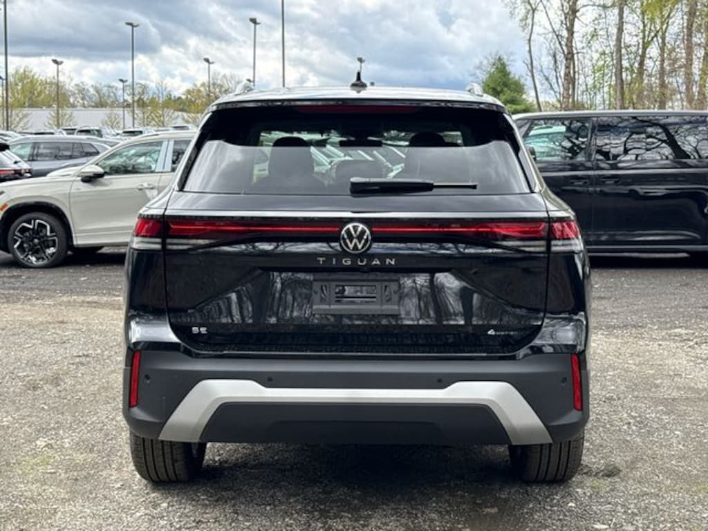 New 2026 Volkswagen Tiguan 2.0T SE SUV