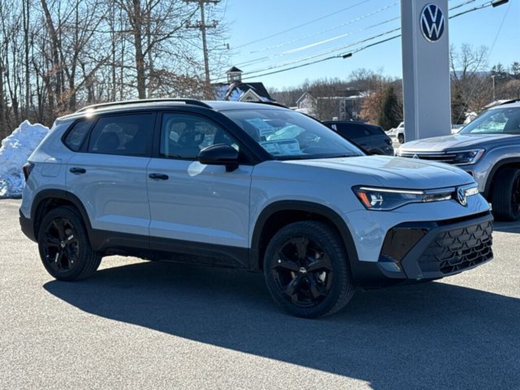 New 2026 Volkswagen Taos 1.5T SE Black SUV