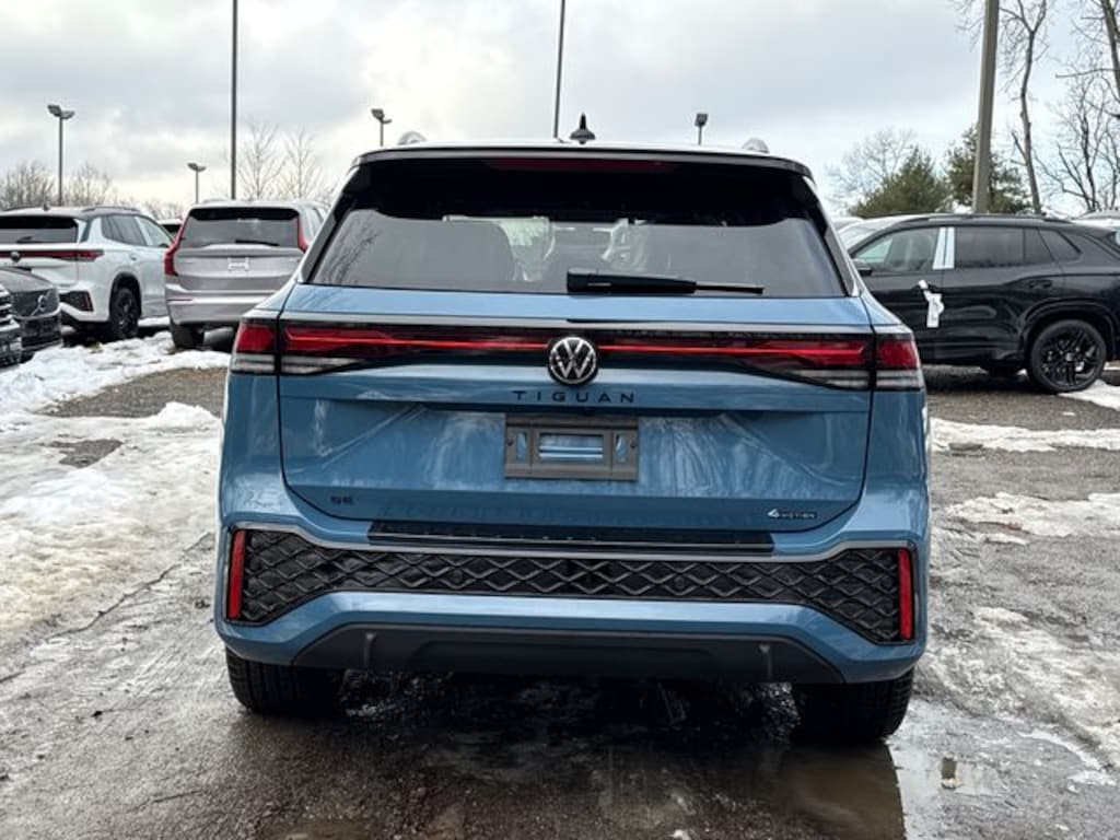 New 2026 Volkswagen Tiguan 2.0T SE R-Line Black SUV