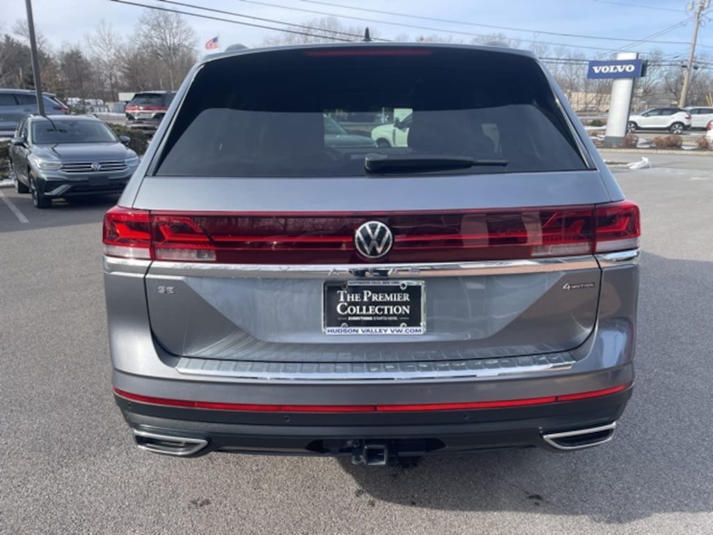 Used 2025 Volkswagen Atlas 2.0T SE w/Technology SUV