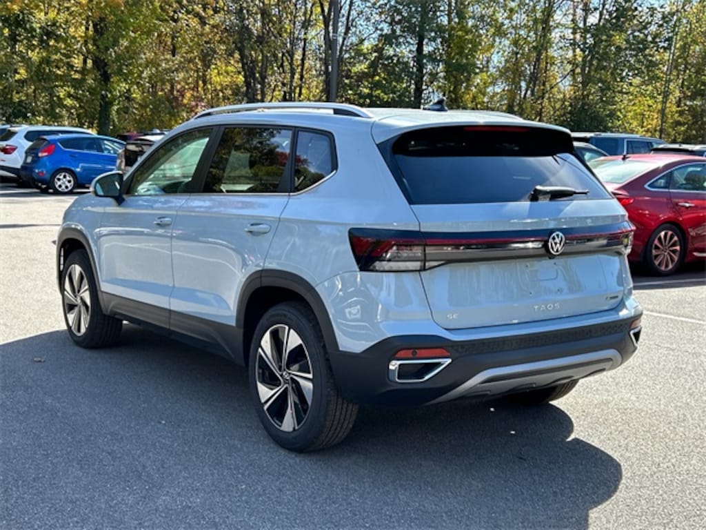 New 2025 Volkswagen Taos 1.5T SE SUV