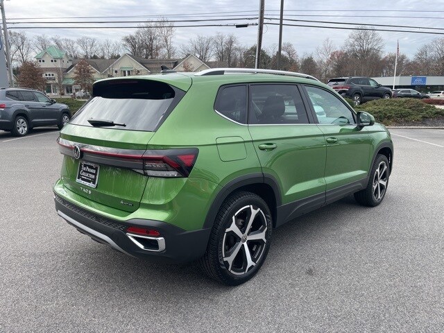 2025 Volkswagen Taos SEL photo 4