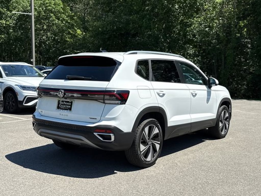 Certified 2025 Volkswagen Taos 1.5T SE SUV