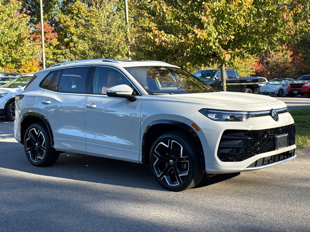 Used 2025 Volkswagen Tiguan 2.0T SEL R-Line SUV