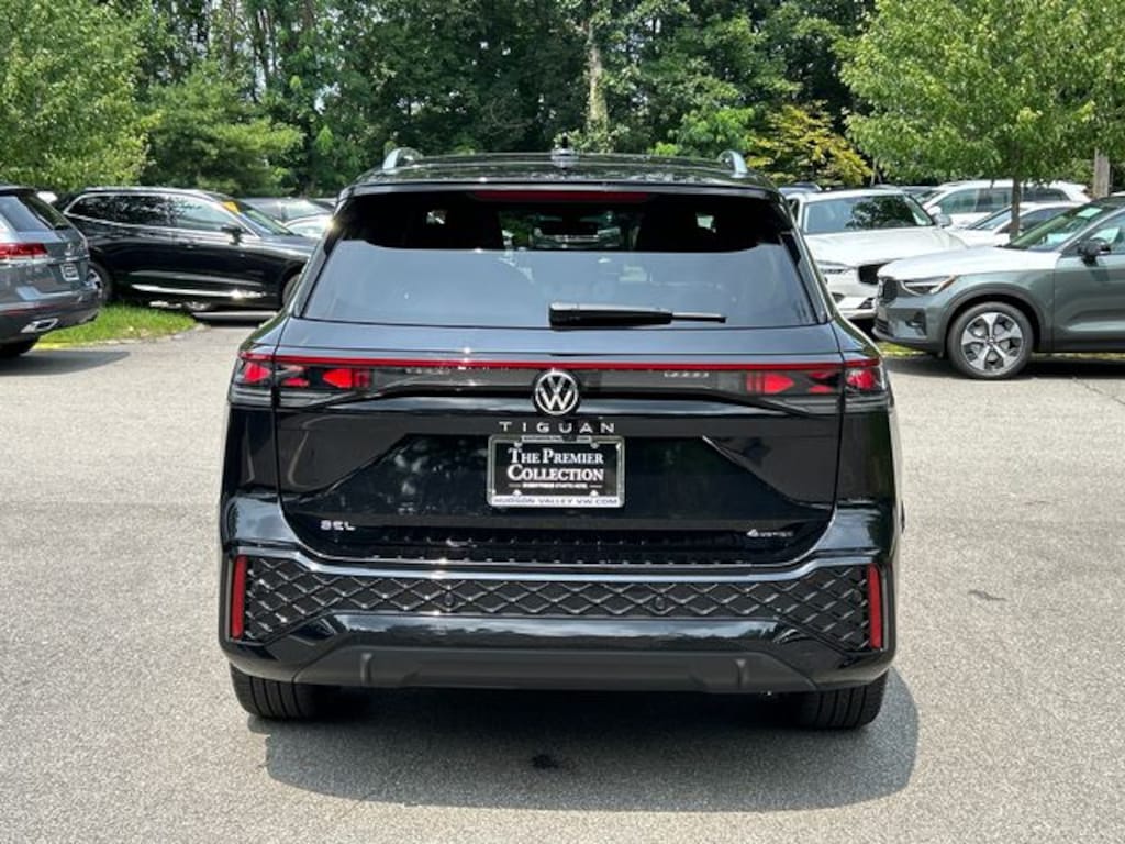 Used 2025 Volkswagen Tiguan 2.0T SEL R-Line SUV