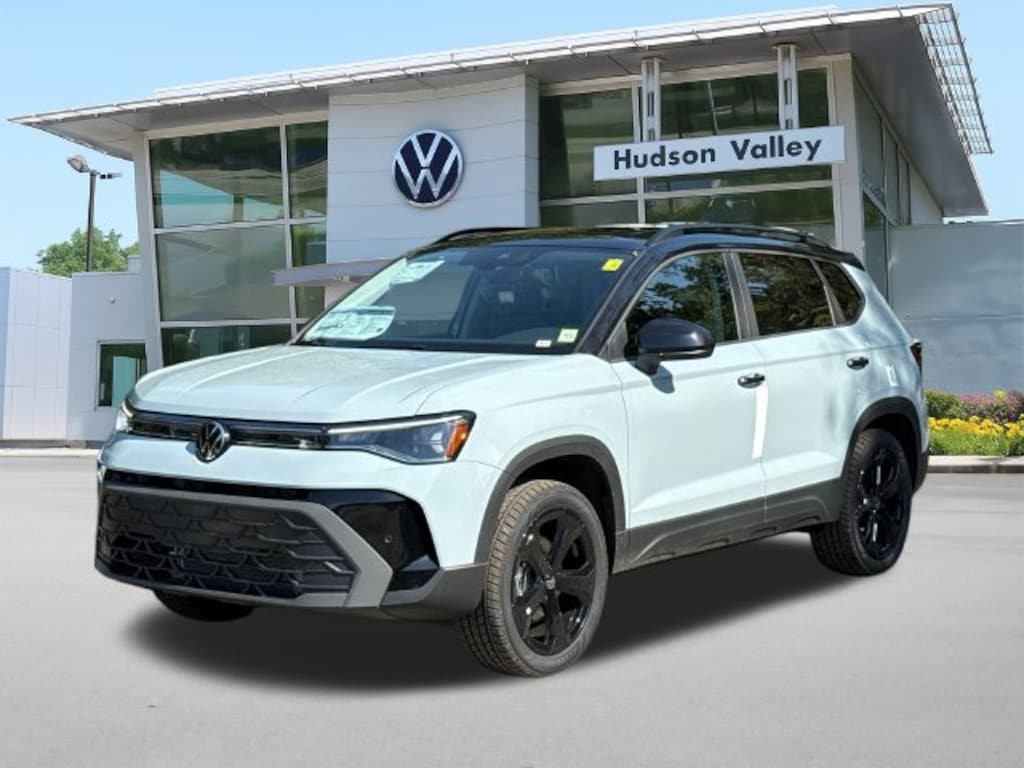 New 2027 Volkswagen Taos 1.5T SE Black SUV