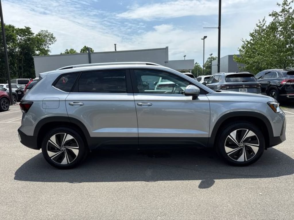 Certified 2025 Volkswagen Taos 1.5T SE SUV