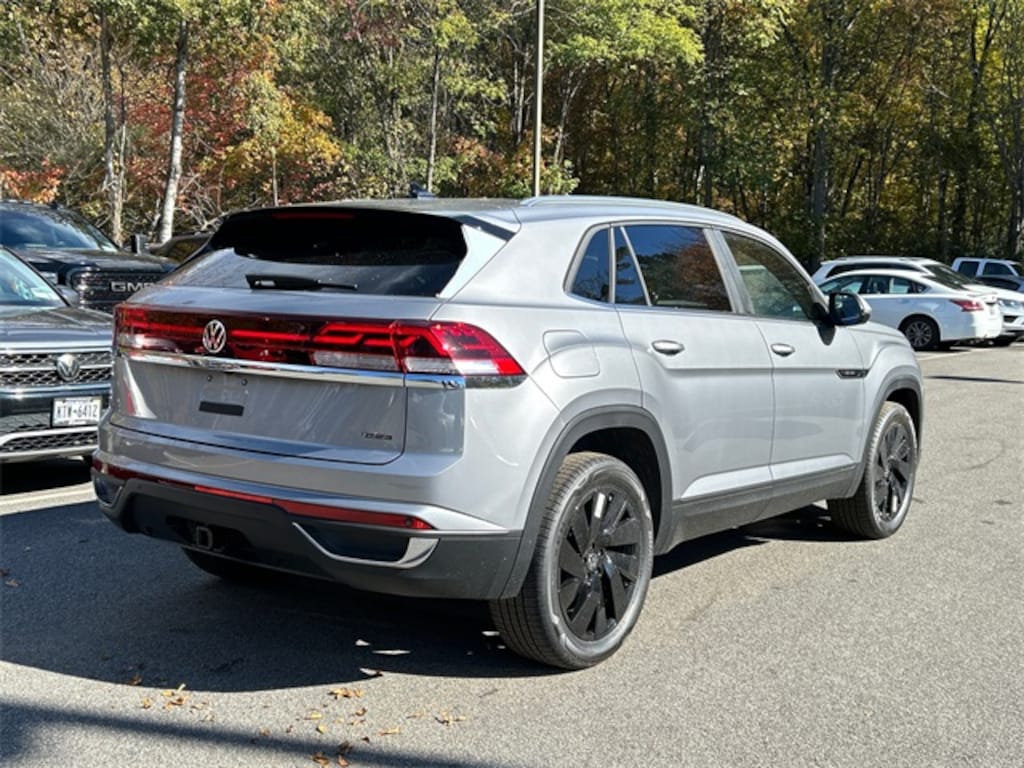 New 2026 Volkswagen Atlas Cross Sport 2.0T SE w/Technology SUV