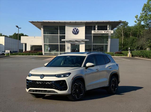 2025 Volkswagen Tiguan SE photo 2