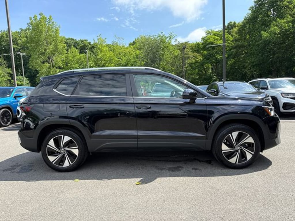 Used 2025 Volkswagen Taos 1.5T SE SUV