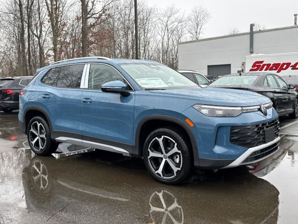 New 2026 Volkswagen Tiguan 2.0T SE SUV