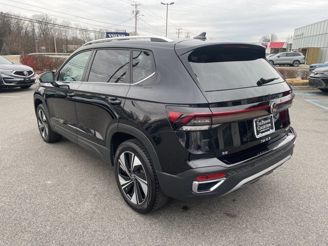 2025 Volkswagen Taos SE photo 2