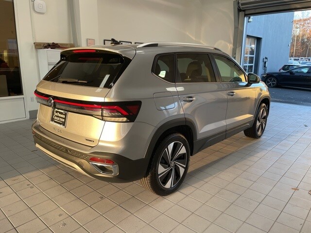 2025 Volkswagen Taos SE photo 2