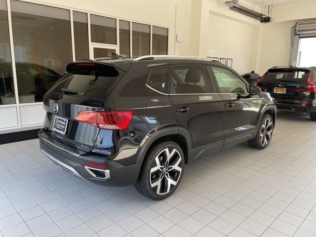 2022 Volkswagen Taos SEL photo 4