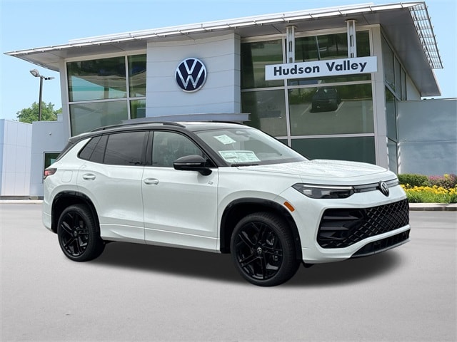 2026 Volkswagen Tiguan SE R-LINE BLACK's photo