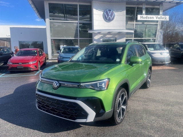 2025 Volkswagen Taos SEL's photo