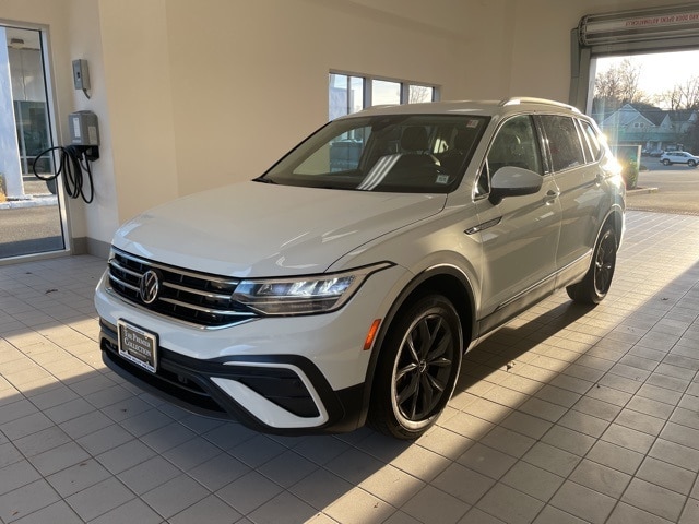 2022 Volkswagen Tiguan SE's photo