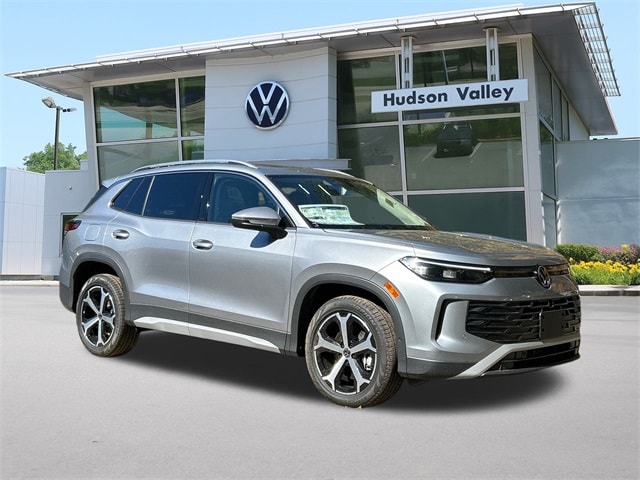 2025 Volkswagen Tiguan SE's photo