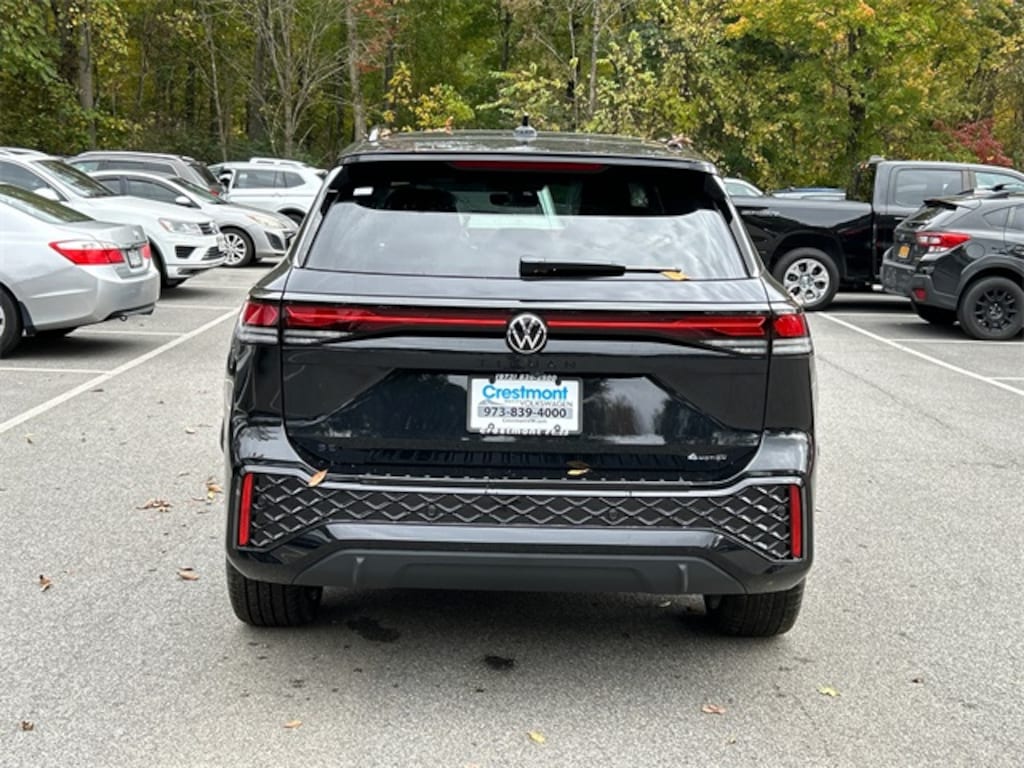 New 2025 Volkswagen Tiguan 2.0T SE R-Line Black SUV