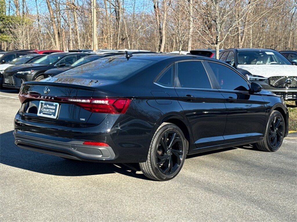 Certified 2025 Volkswagen Jetta 1.5T SE Sedan