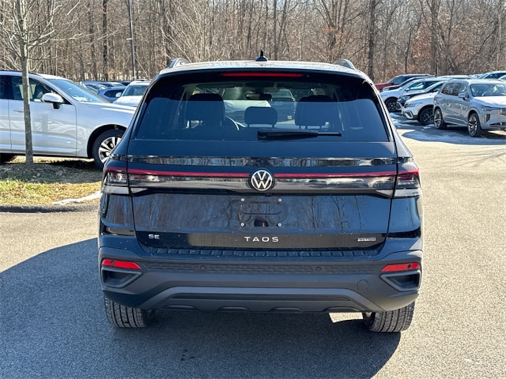 Used 2025 Volkswagen Taos 1.5T SE Black SUV