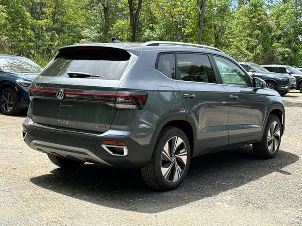 New 2026 Volkswagen Taos 1.5T SE SUV