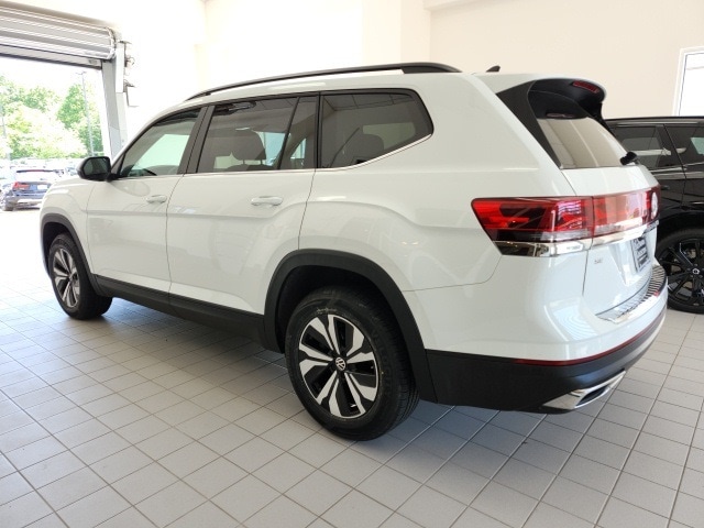 Certified 2024 Volkswagen Atlas SE with VIN 1V2LR2CA8RC506303 for sale in Wappingers Falls, NY