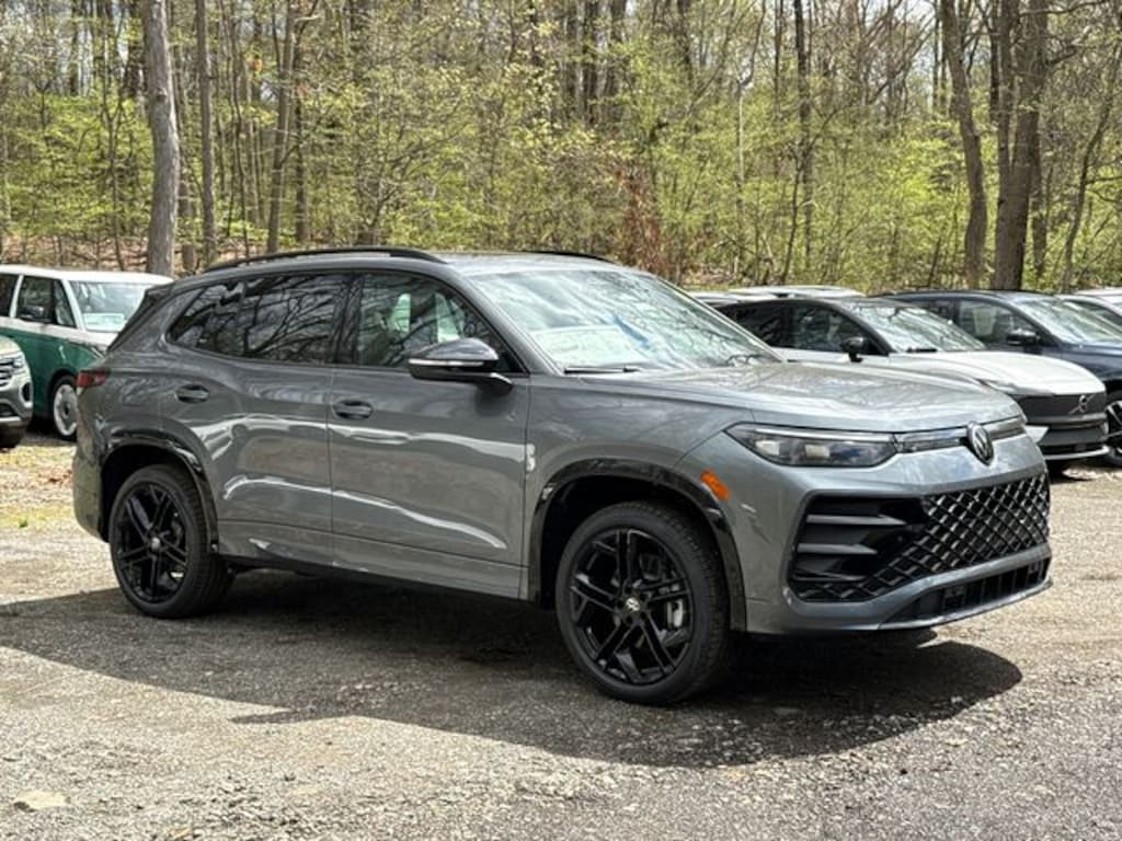 New 2026 Volkswagen Tiguan 2.0T SE R-Line Black SUV